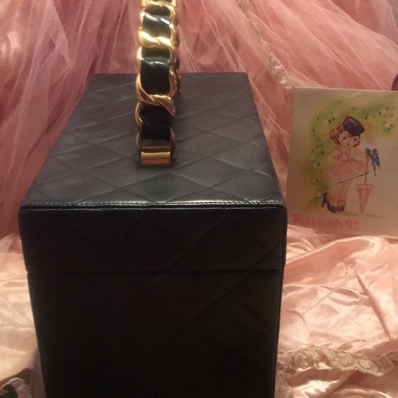 SOLD Rarest of the rare CHANEL Train Case Vintage - Picture 3 of 13